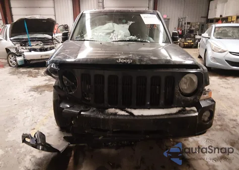 2010 Jeep Patriot Sport z USA, uszkodzony, nr VIN 1J4NF1GB4AD675792